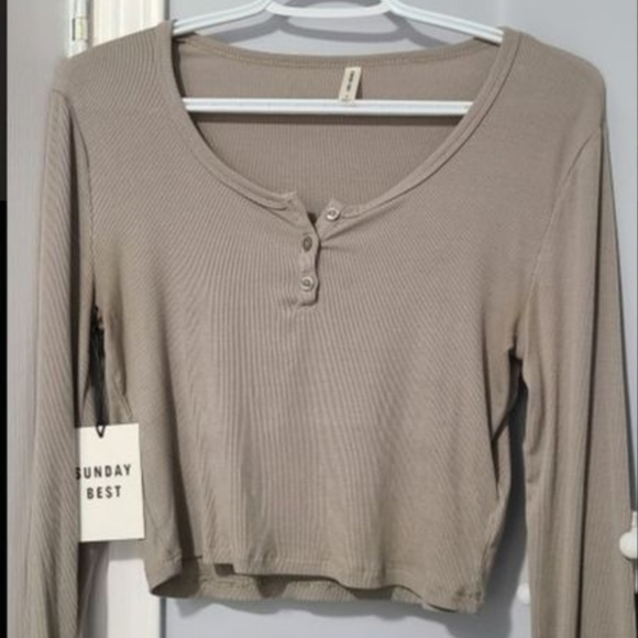 SOLD | ARITZIA | NWT Sunday Best Scout Longsleeve - Picture 1 of 4